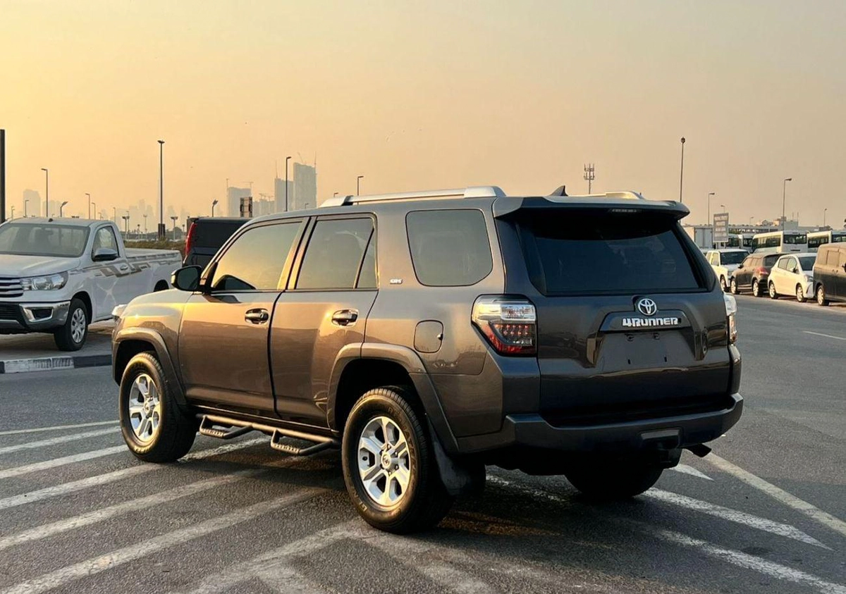 Toyota 4Runner 2015 Toyota 4Runner SR5 Premium - 4.0L V6 - Full Display Rear CAM  - Leather Seat - 72000 Mileage  --4-0