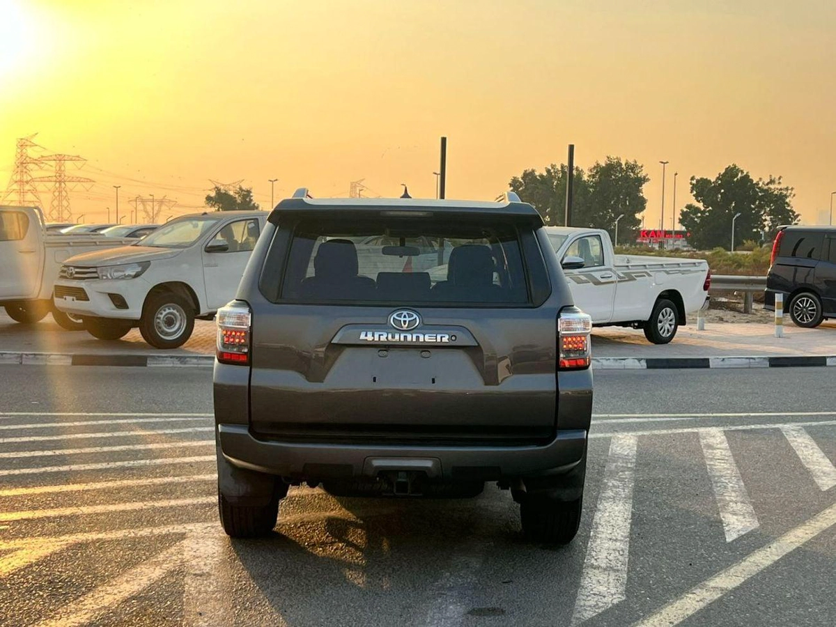 Toyota 4Runner 2015 Toyota 4Runner SR5 Premium - 4.0L V6 - Full Display Rear CAM  - Leather Seat - 72000 Mileage  --5-0