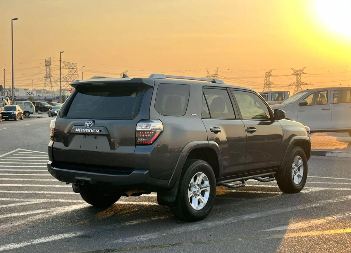 Toyota 4Runner 2015 Toyota 4Runner SR5 Premium - 4.0L V6 - Full Display Rear CAM  - Leather Seat - 72000 Mileage  --7-0