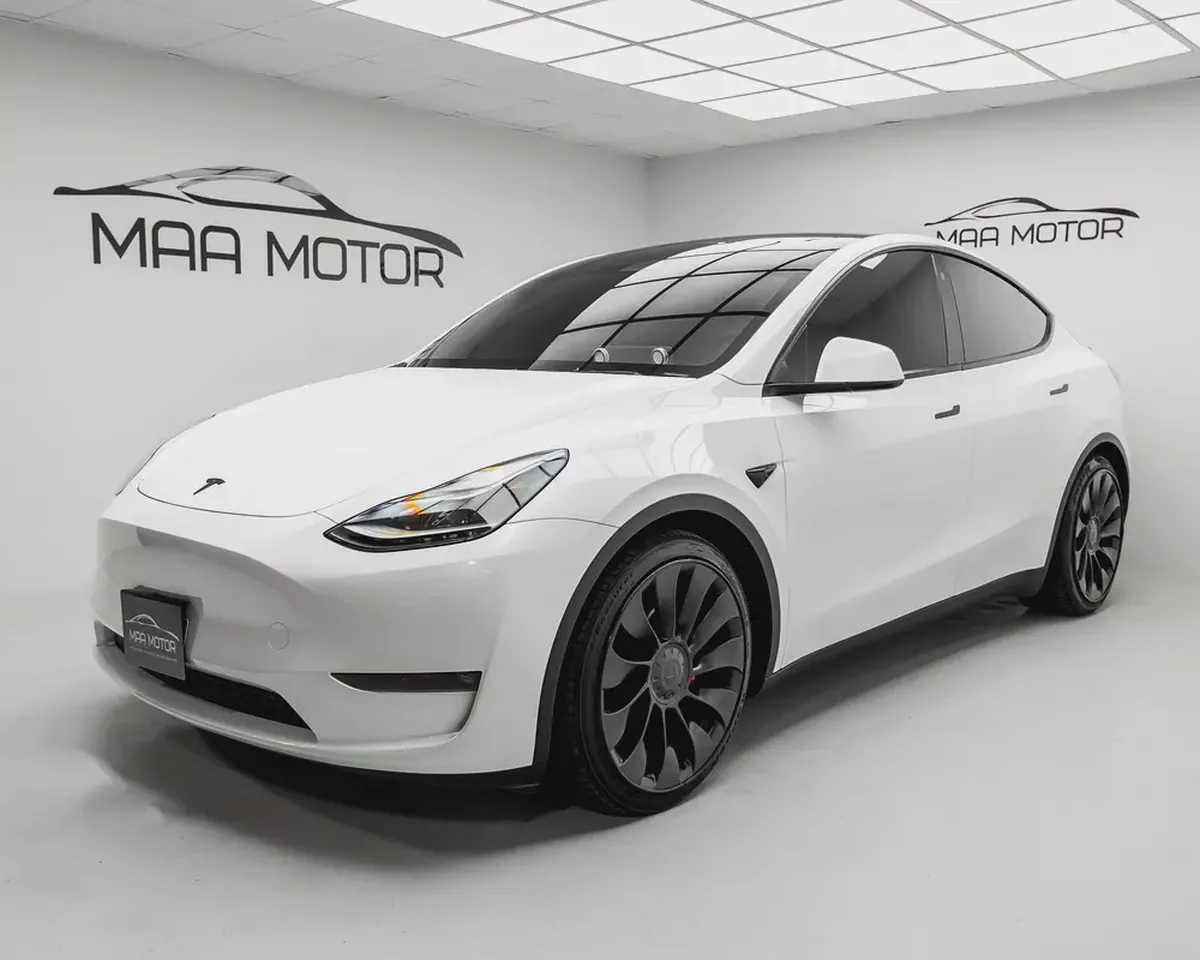 2024 Tesla Model Y Performance | GCC Specs | Like New