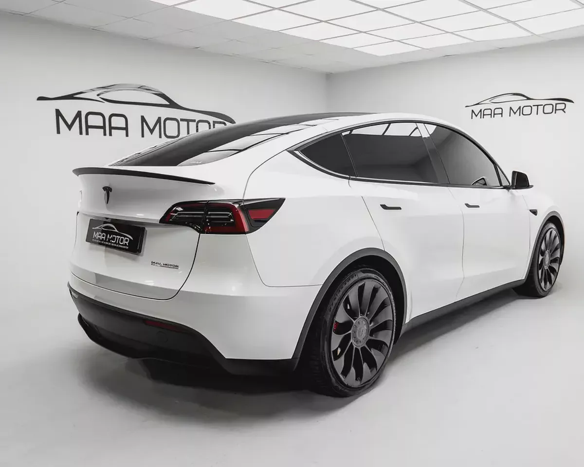2024 Tesla Model Y Performance | GCC Specs | Like New-3-3