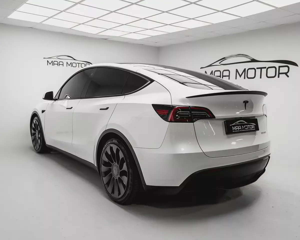 2024 Tesla Model Y Performance | GCC Specs | Like New-5-5