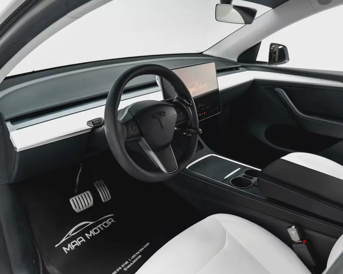 2024 Tesla Model Y Performance | GCC Specs | Like New-6-6