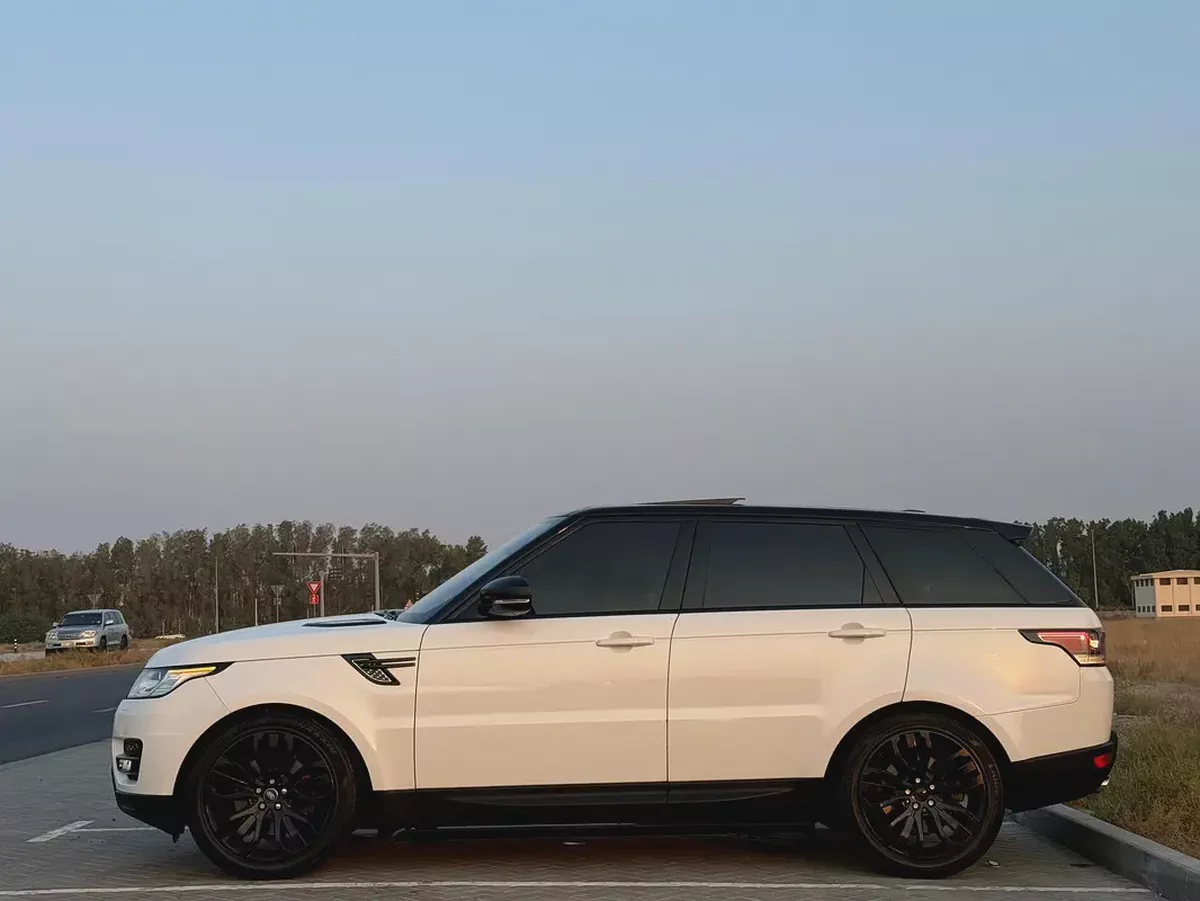 Stunning Land Rover Range Rover Sport HSE Supercharged 2016 - GCC Specs-3-3