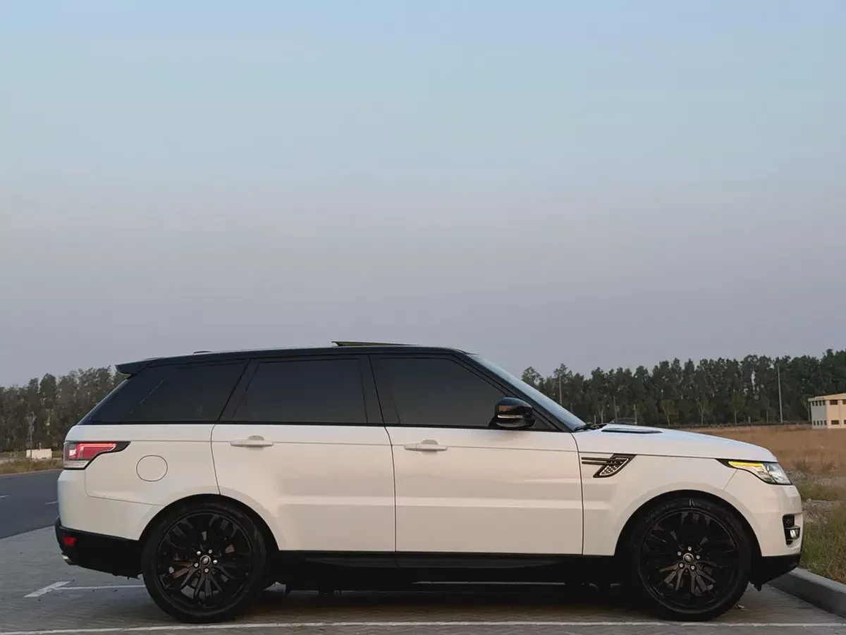 Stunning Land Rover Range Rover Sport HSE Supercharged 2016 - GCC Specs-4-4