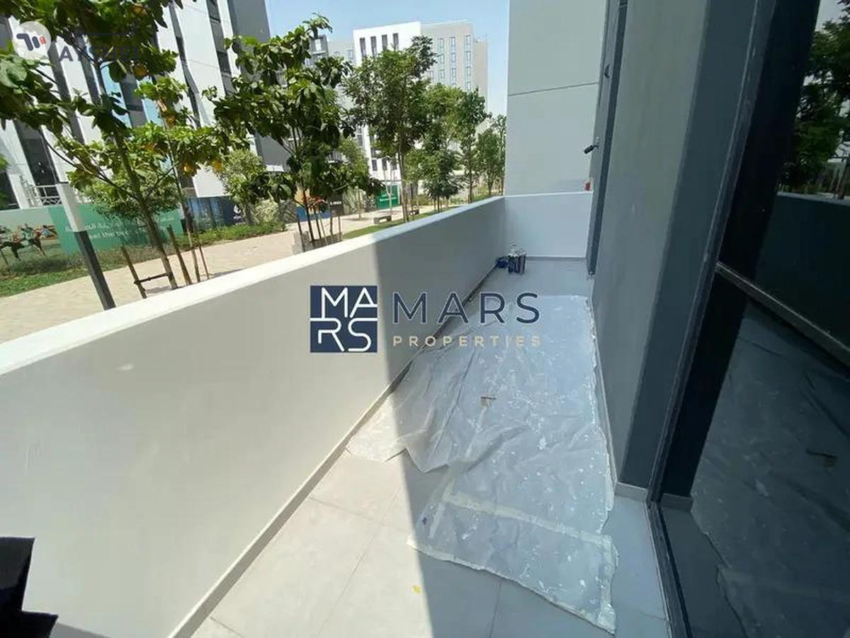 Spacious 1bedroom apartment with huge baclony in aljada community for sale