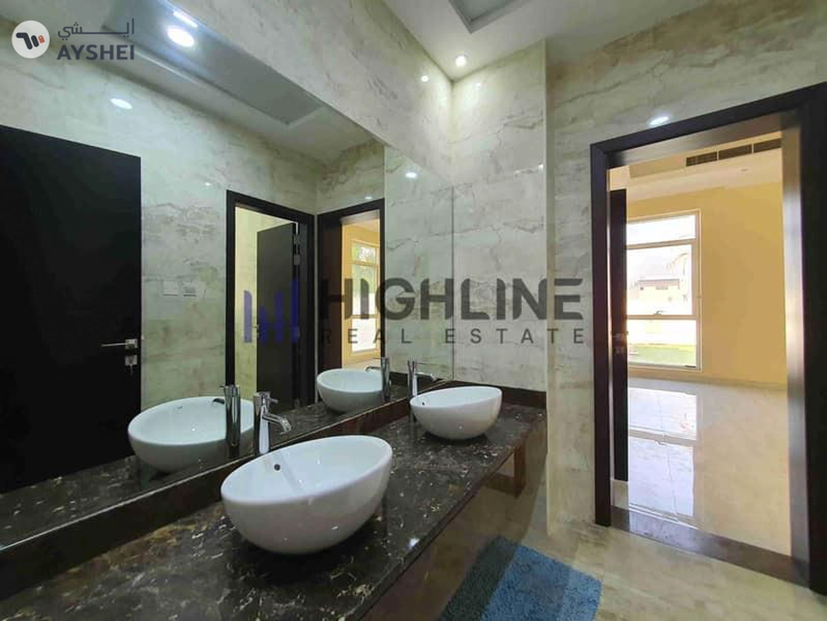 Luxury 5-Bedroom Villa service block & poo-11-11