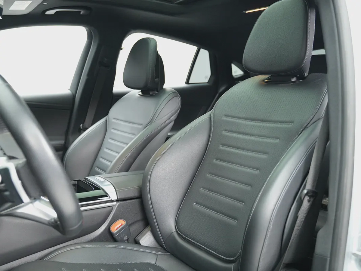 Mercedes-Benz GLC 300 4MATIC 2024 - Korean Specs - Brand New Condition-10-10