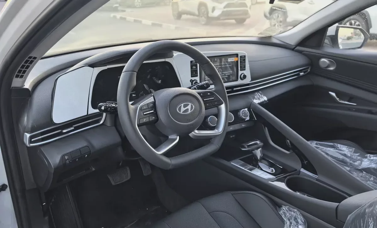Hyundai Elantra Inhouse finance pay 18k and remaining within 4 years-5-5