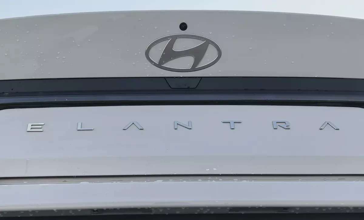 Hyundai Elantra Inhouse finance pay 18k and remaining within 4 years-6-6