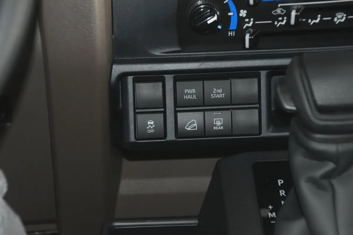 2026 ll Toyota Land Cruiser Lc 76 Gcc ll Al-Futtaim Warranty-15-15