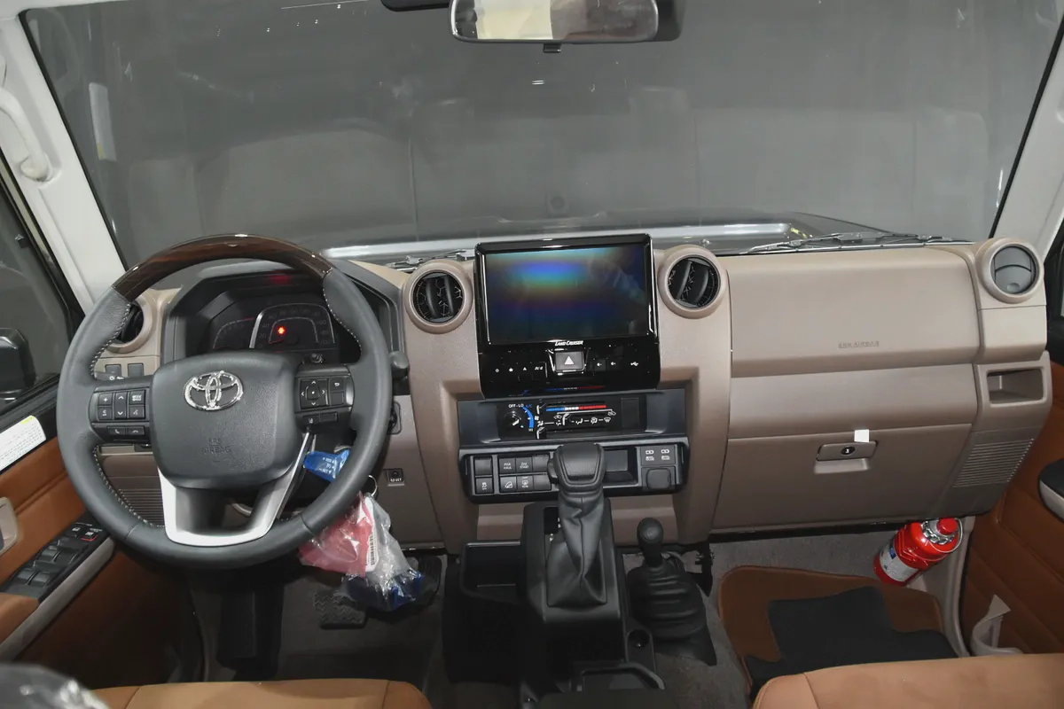 2026 ll Toyota Land Cruiser Lc 76 Gcc ll Al-Futtaim Warranty-18-18