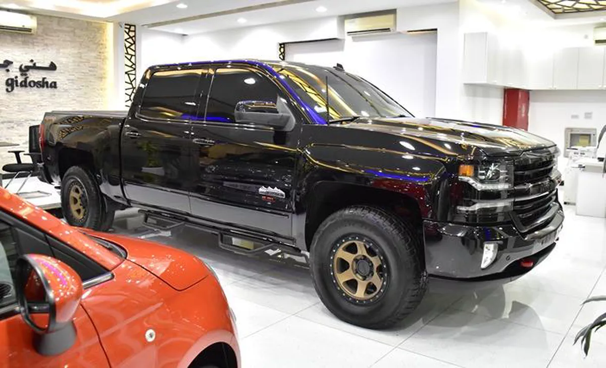 Chevrolet Silverado High Country 4x4 6.2 L ( 2017 Model ) in Black Color GCC Specs-11-11