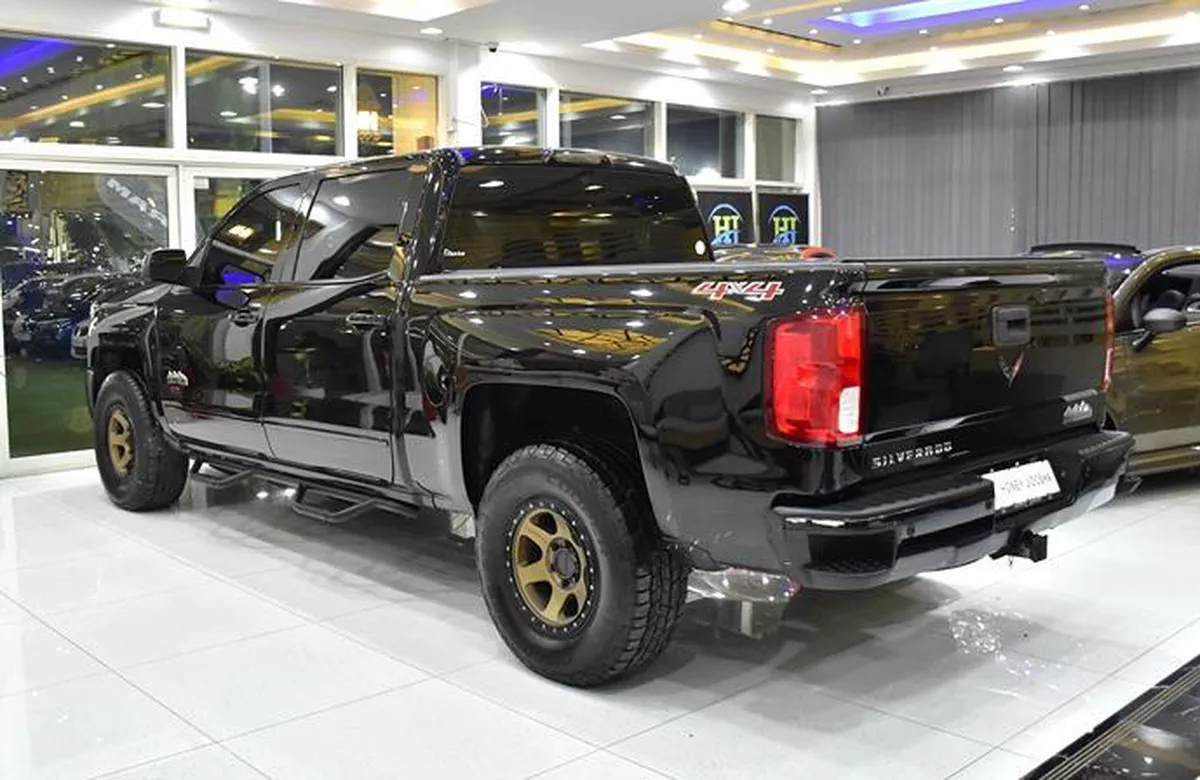 Chevrolet Silverado High Country 4x4 6.2 L ( 2017 Model ) in Black Color GCC Specs-9-9