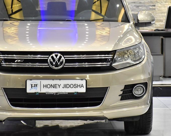 Volkswagen Tiguan R-Line ( 2016 Model ) in Beige Color GCC Specs
