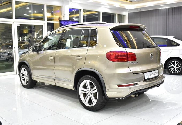 Volkswagen Tiguan R-Line ( 2016 Model ) in Beige Color GCC Specs