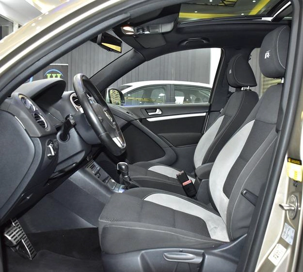 Volkswagen Tiguan R-Line ( 2016 Model ) in Beige Color GCC Specs