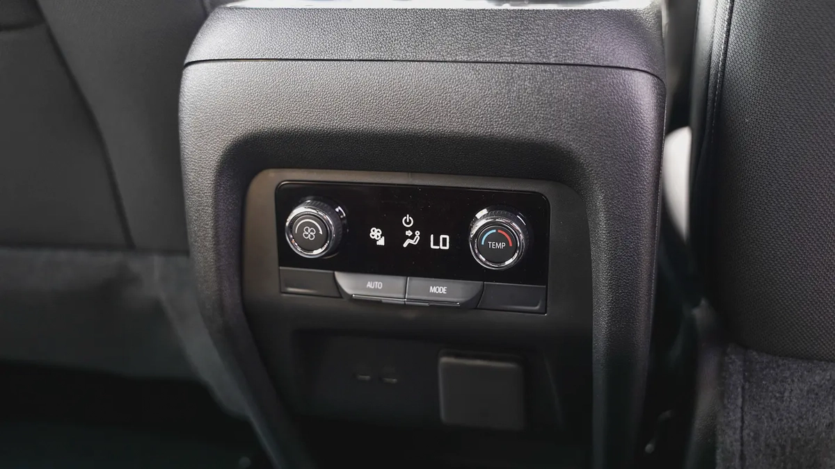 Chevrolet Traverse LT FWD 2.5L SUV - 2024 (Export)-14-14