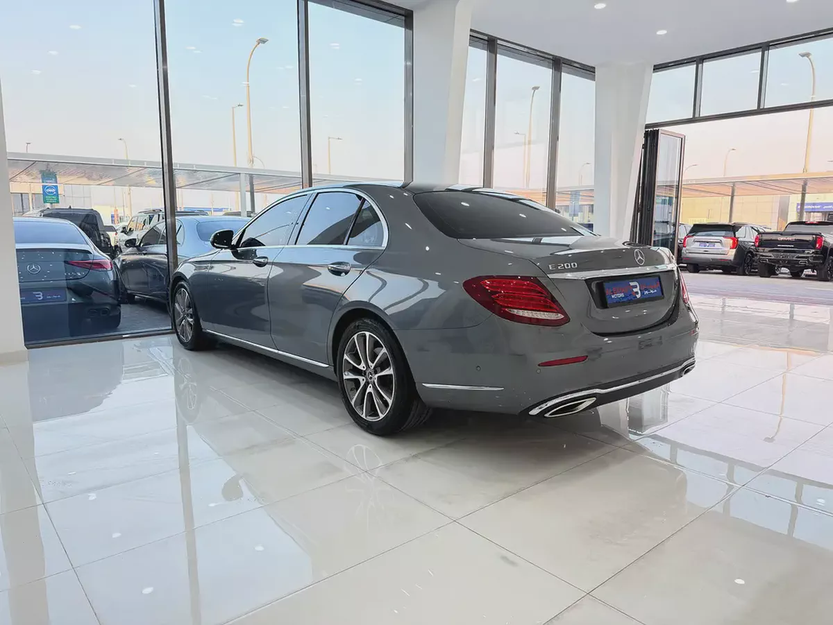 مرسيدس بنز E200 EMC رمادي /زعفراني 2020 خليجي-3-3