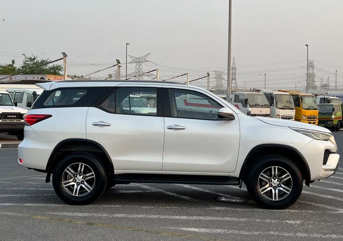 Toyota Fortuner  2023 Toyota Fortuner - EXR  2.7 L V4 -AWD 4x4 - Rear Sensor - Cruise Control - No  Accident - 2Key --7-0