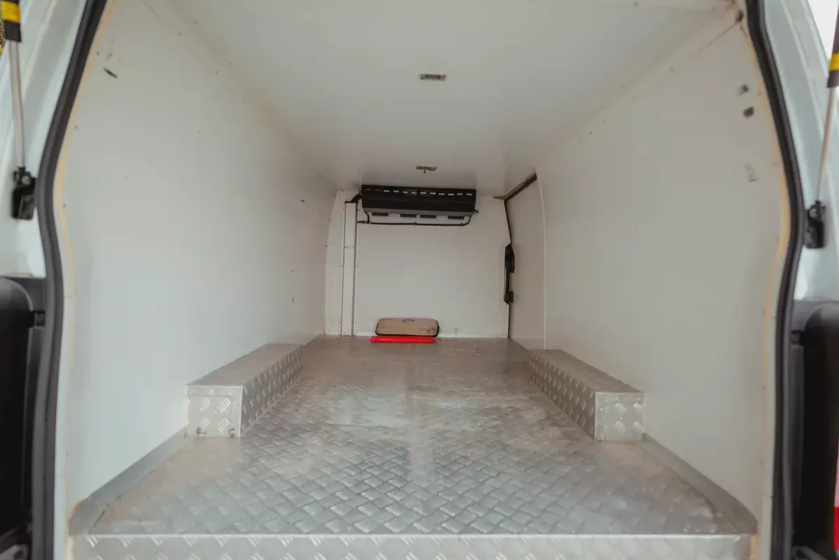 Nissan Urvan | Automatic | Standard Roof Chiller Van | GCC Specs | Ref#N45371-6-6