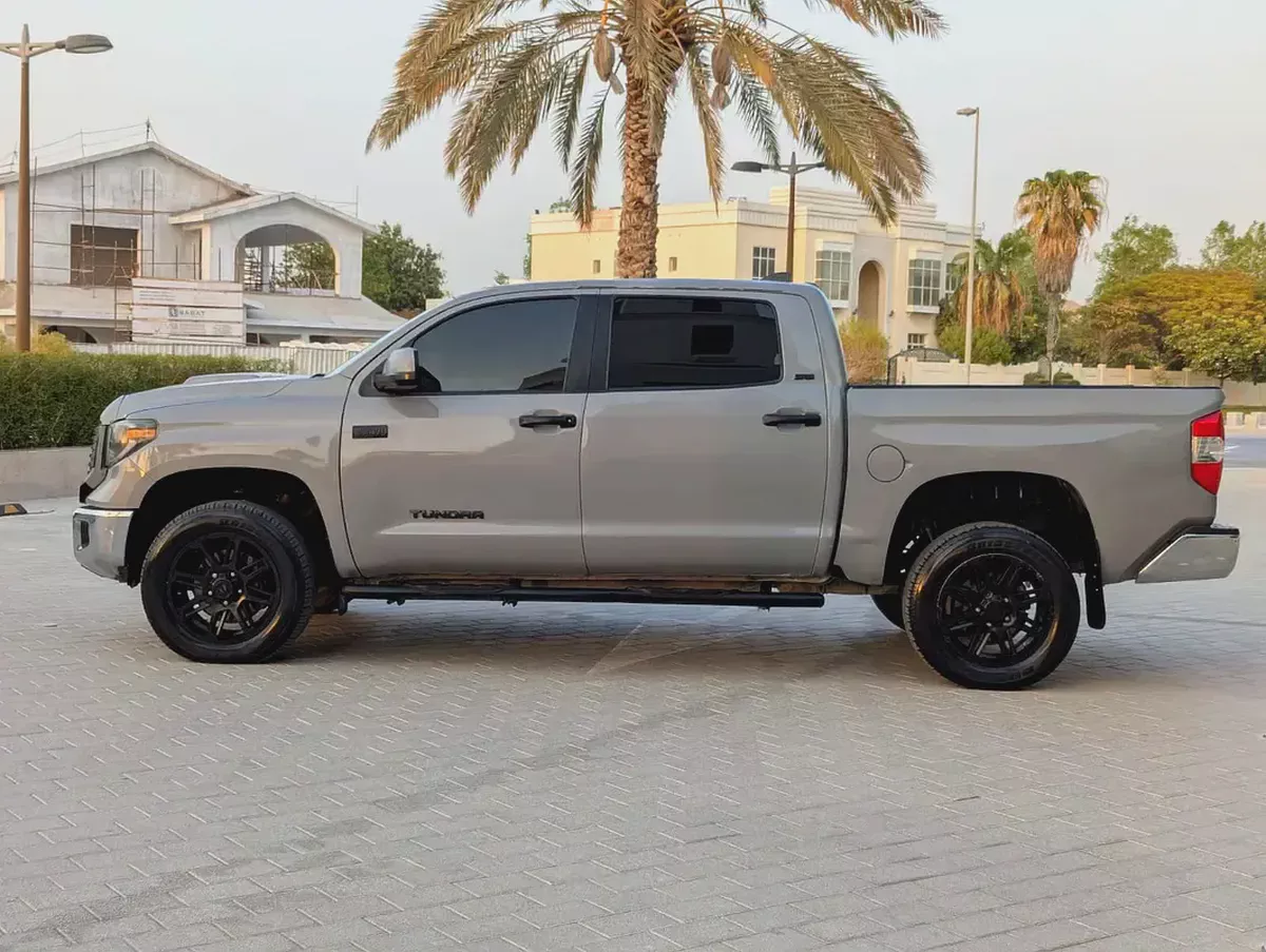 Toyota Tundra Crewmax SR5 2019 - American Specs - Excellent Condition-6-6