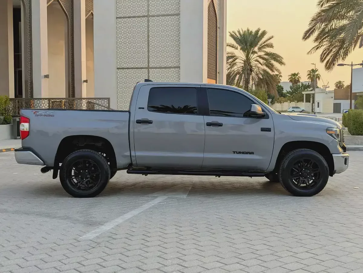 Toyota Tundra Crewmax SR5 2019 - American Specs - Excellent Condition-7-7