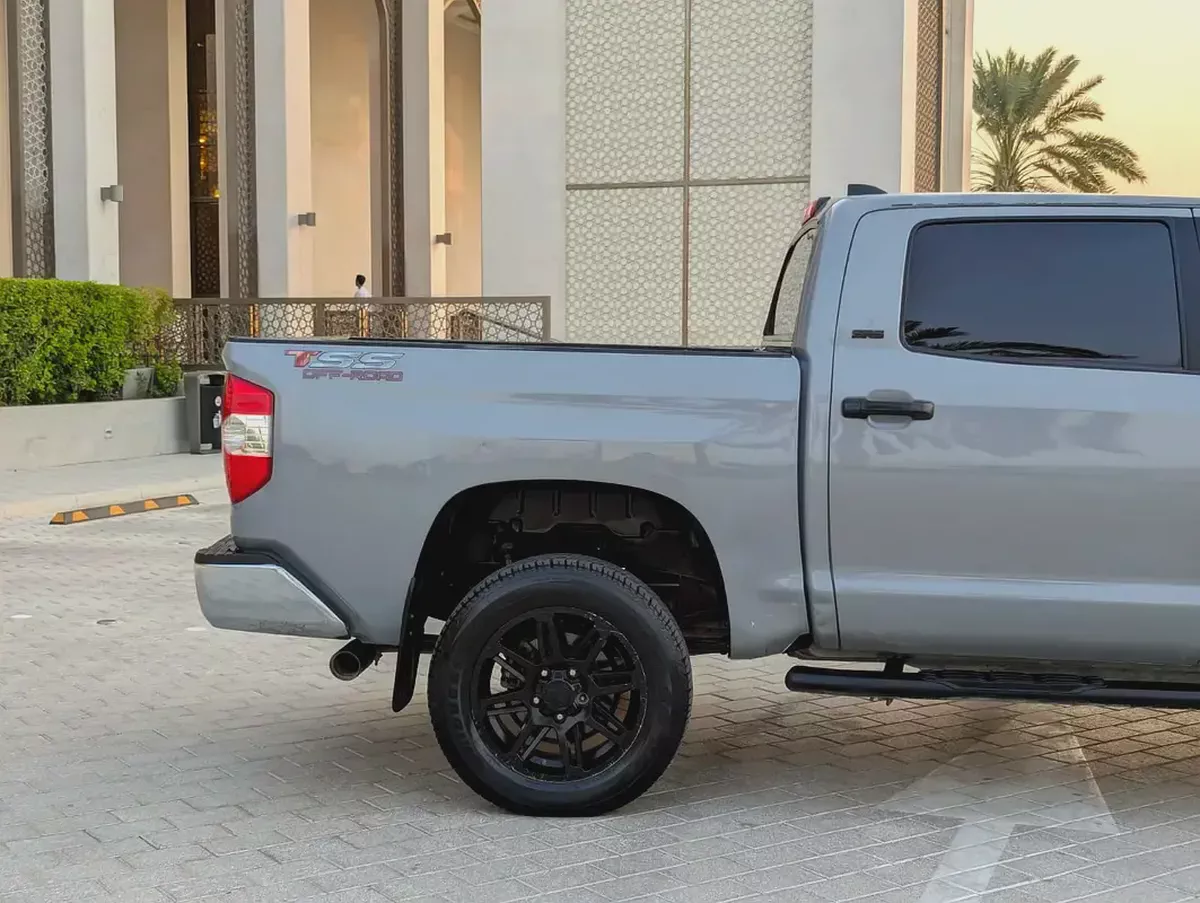 Toyota Tundra Crewmax SR5 2019 - American Specs - Excellent Condition-8-8