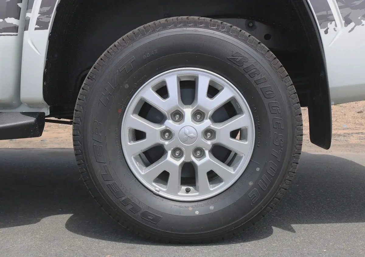 Mitsubishi L200 2026 MT Petrol GCC Specs Brand New-16-16