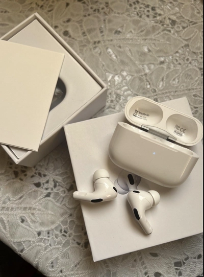 Bestrio ST29 Wireless Earbuds with Charging Case - White-4