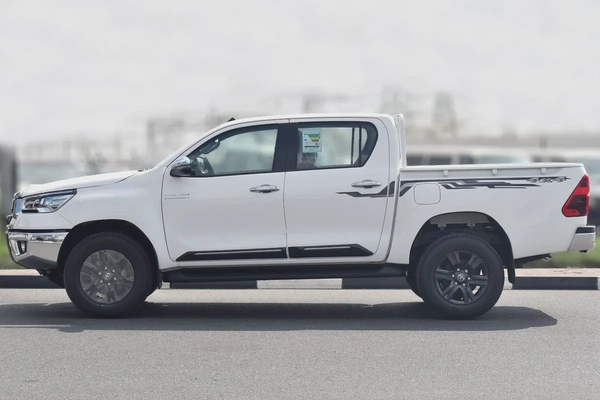 2025 Toyota Hilux SR5 2.7 Petrol - GCC Specs - Brand New!