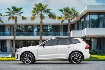 2,155 P.M | B5 Ultimate Dark | Volvo Warranty til Dec 2027 | 0% Downpayment-1
