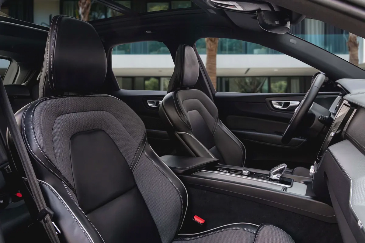 2,155 P.M | B5 Ultimate Dark | Volvo Warranty til Dec 2027 | 0% Downpayment-10-10