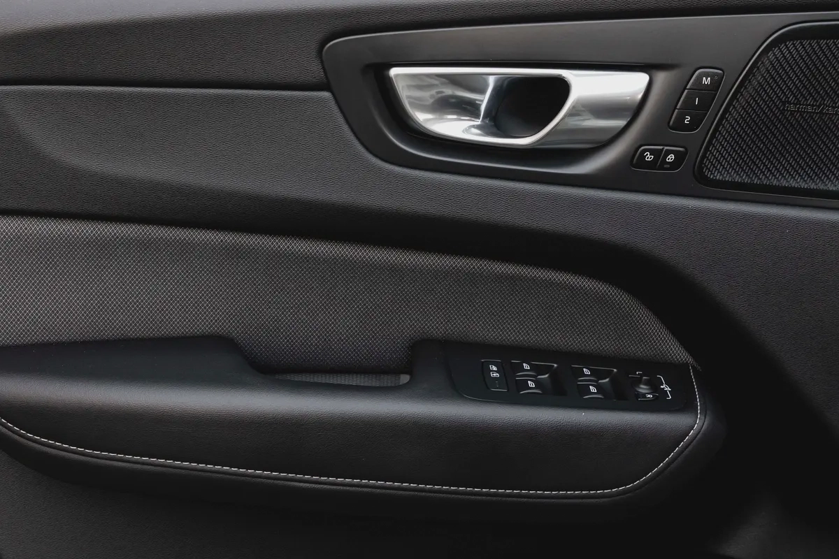 2,155 P.M | B5 Ultimate Dark | Volvo Warranty til Dec 2027 | 0% Downpayment-12-12