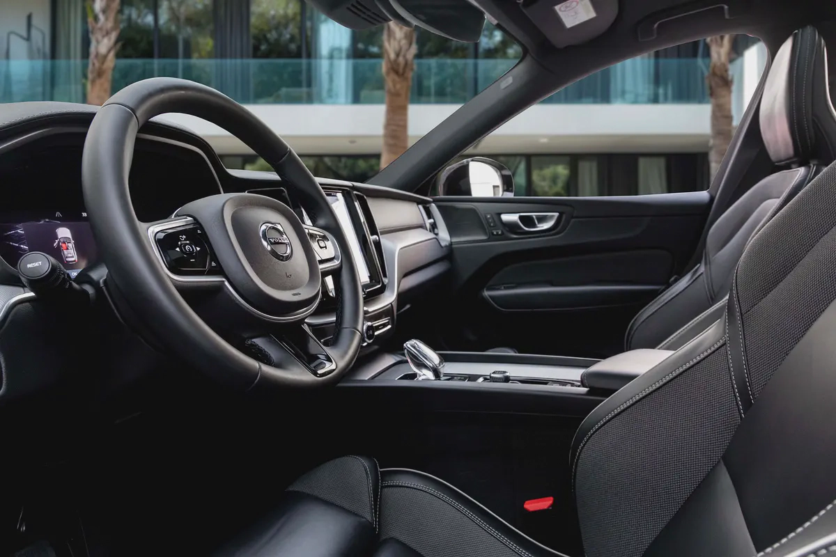 2,155 P.M | B5 Ultimate Dark | Volvo Warranty til Dec 2027 | 0% Downpayment-8-8