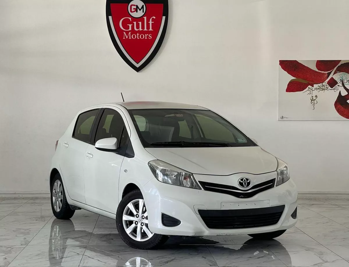 Toyota Yaris BASE MID