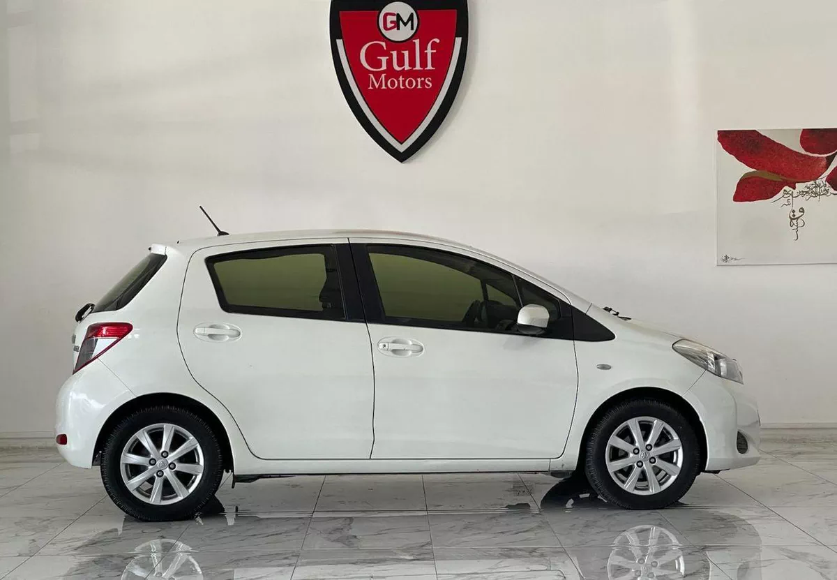 Toyota Yaris BASE MID-2-0