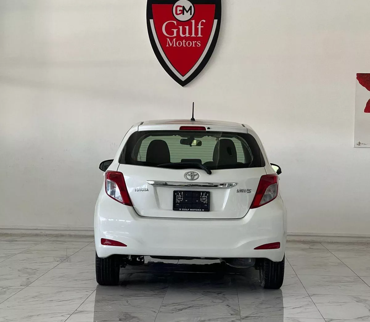 Toyota Yaris BASE MID-3-0