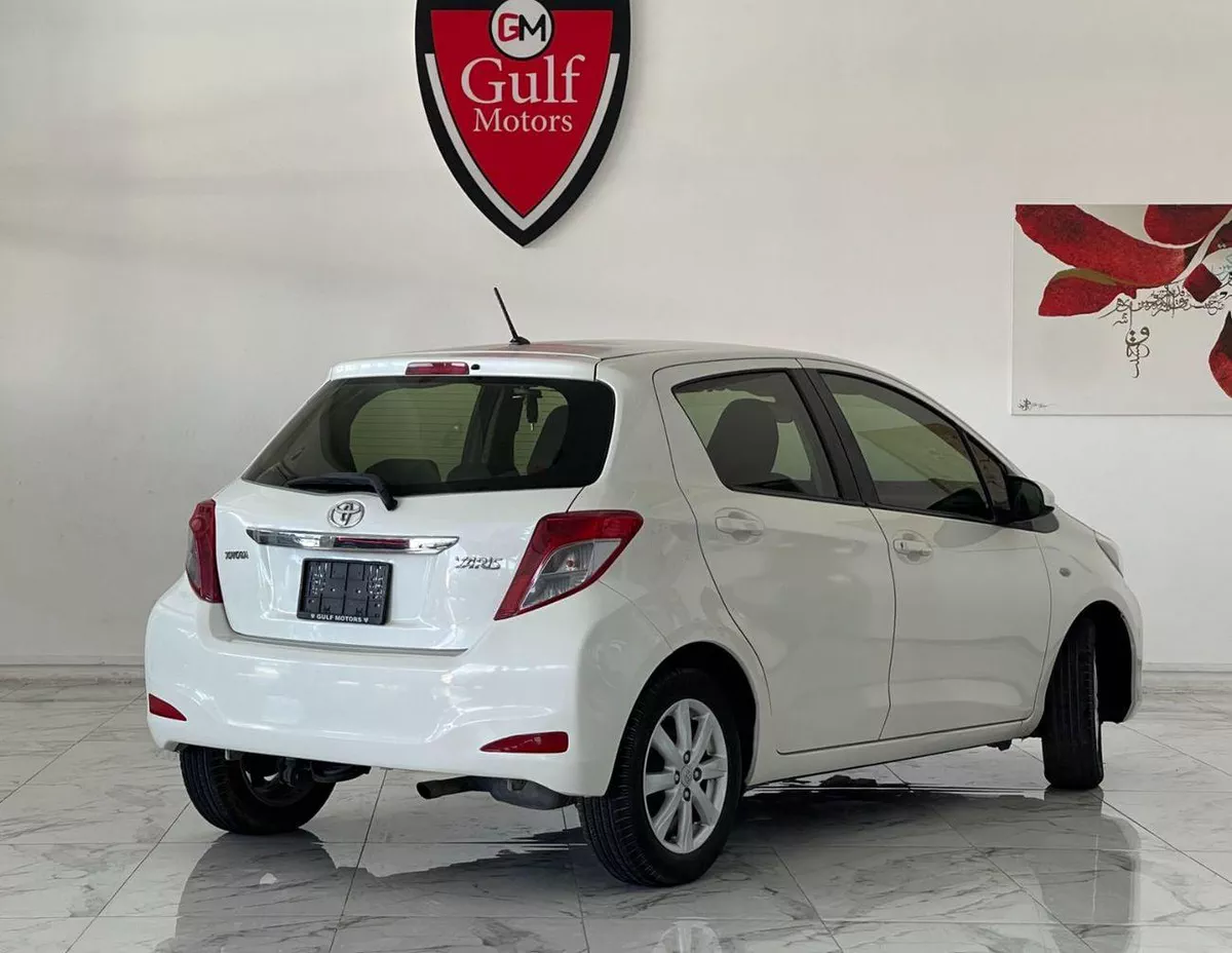 Toyota Yaris BASE MID-4-0