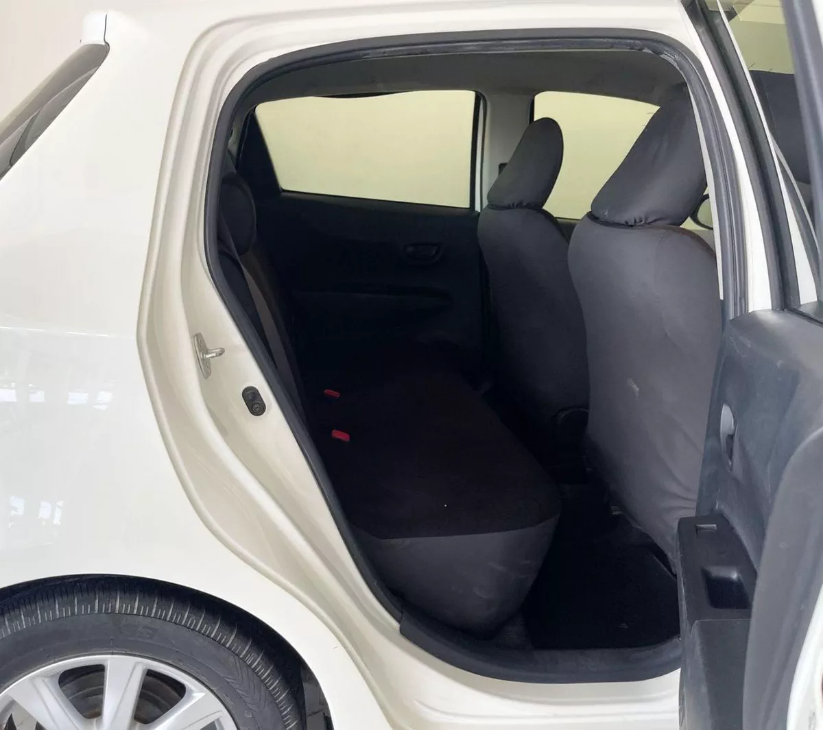 Toyota Yaris BASE MID-8-0