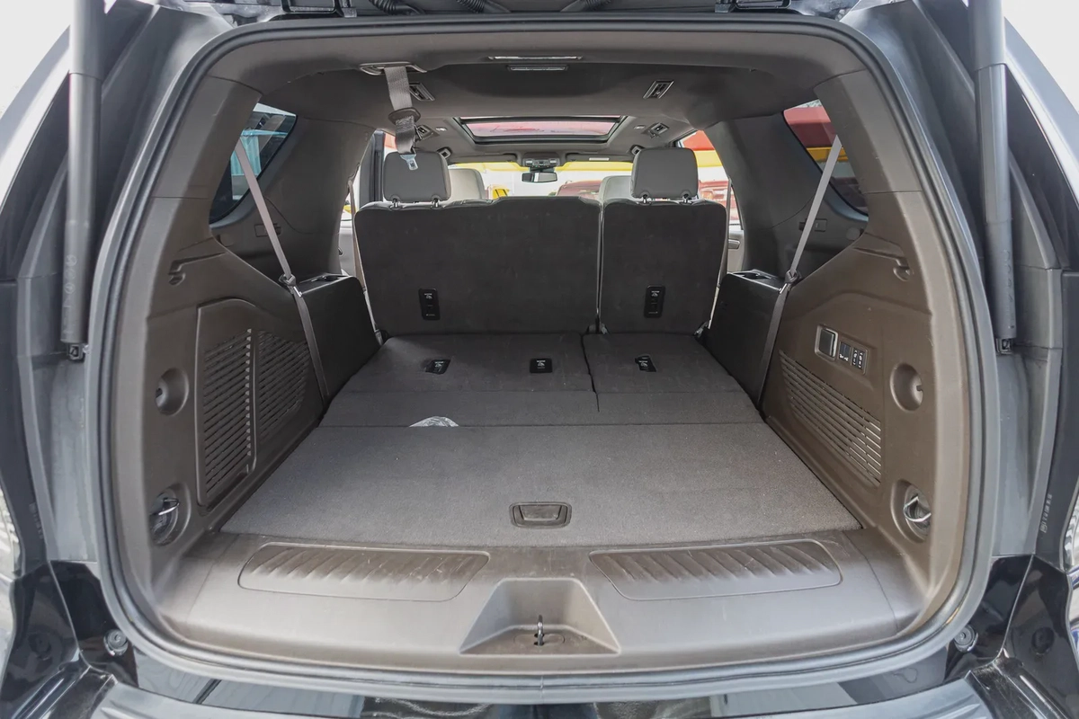 Chevrolet Tahoe 2025-2-2