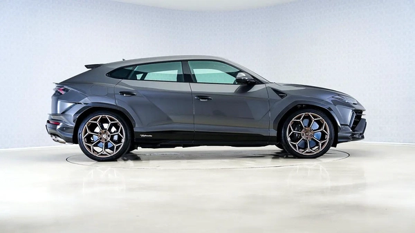 Lamborghini Urus Performante