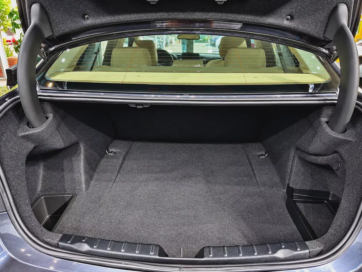 320i Executive - GCC Specs- Excellent Condition Single Owner-13-13