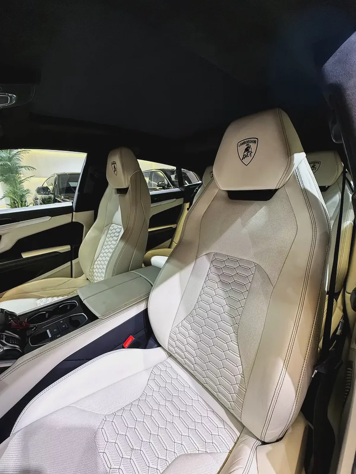 2020 LAMBORGHINI URUS ( GCC / STILL UNDER WARRANTY )-13-13