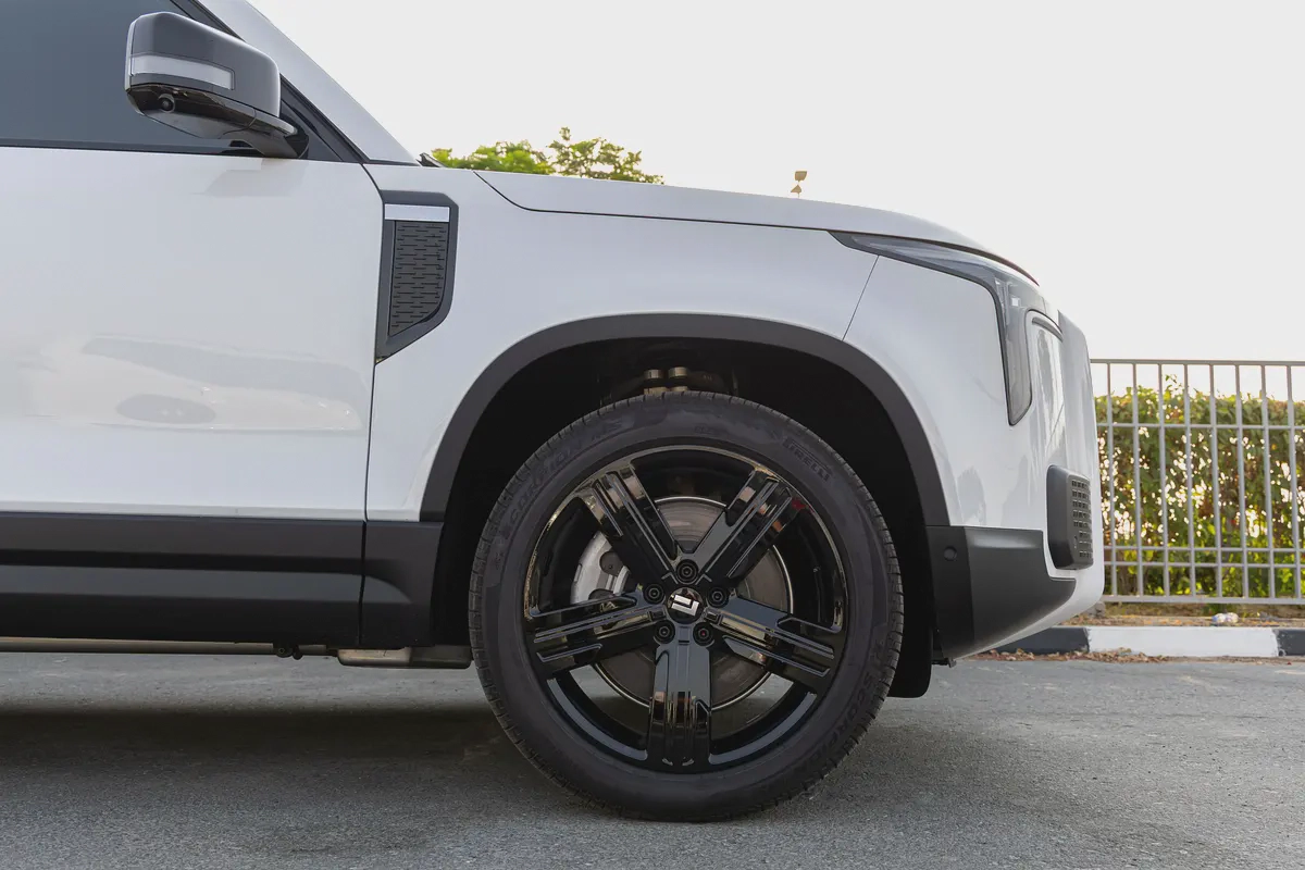 ROX 01 | 7 Seater | Hybrid SUV | Fully Loaded-7-7