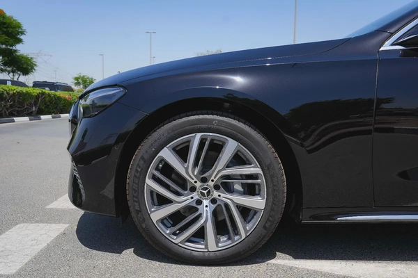 MERCEDES E300L 2025!! BRAND NEW CAR!! MENTIONED PRICE IS FOR EXPORT ONLY