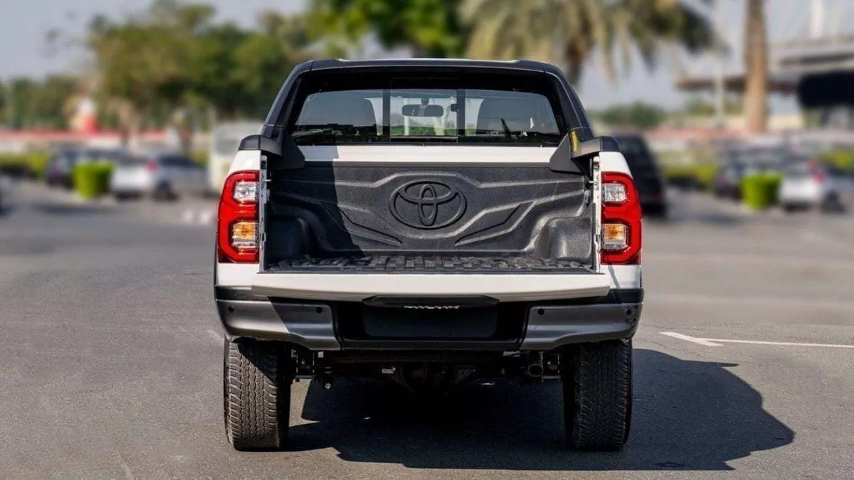 Toyota Hilux Toyota Hilux adventure  2.8L Diesel Advanture 2024 Automatic-7-0