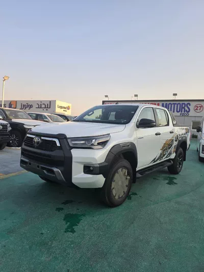 TOYOTA HILUX ADVENTURE 2.8L DIESEL-0