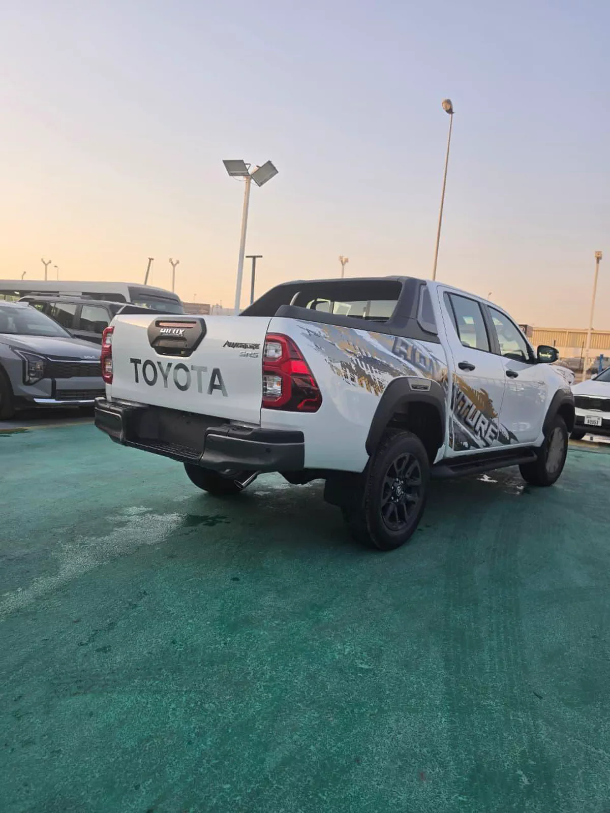 TOYOTA HILUX ADVENTURE 2.8L DIESEL-1-1