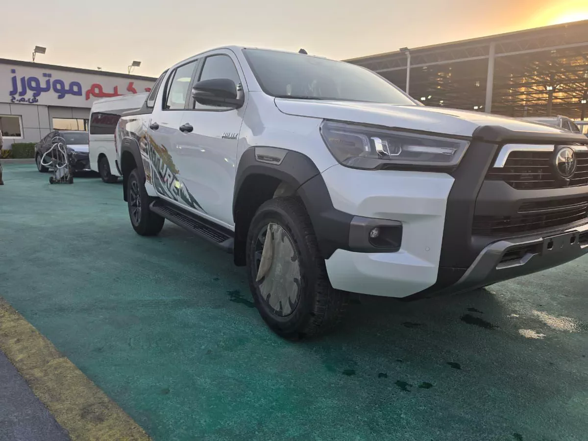 TOYOTA HILUX ADVENTURE 2.8L DIESEL-3-3